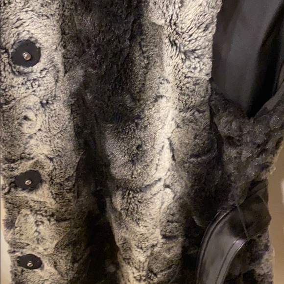 DONATED: Final! NORDSTROM Faux Fur Vest size small - Picture 5 of 5